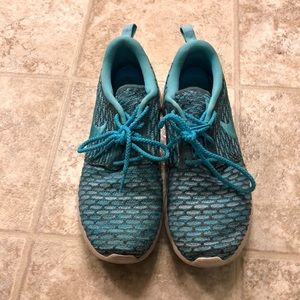 Women’s Nike Roshe tennis shoes